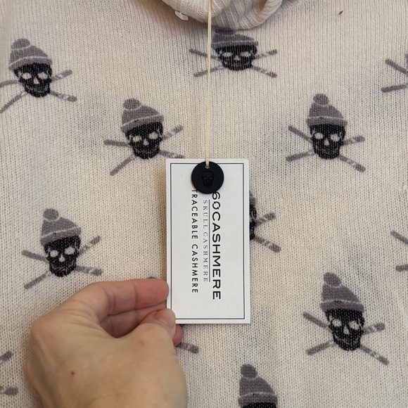 NWT Skull Cashmere Beige Skull Pattern Turtleneck Sweater - Picture 3 of 4